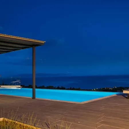 ヴィラ New Blue With Private Pool At Trapezaki Afrato