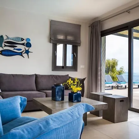 New Blue With Private Pool At Trapezaki *